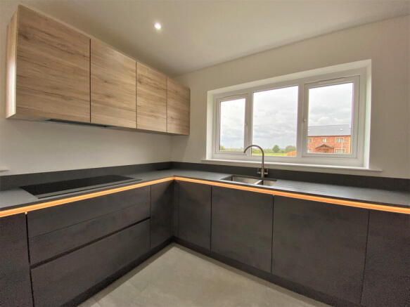3, The Chaltons, Freckleton, PR4 photo 4