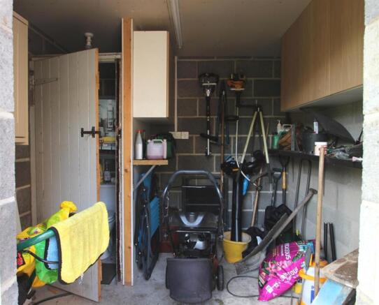 Barn Room 1/Storage Room and W/C