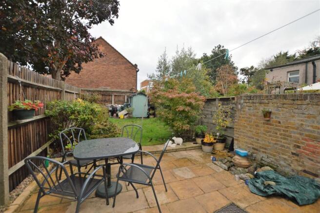 157 Nelson Road gdn Oct.JPG