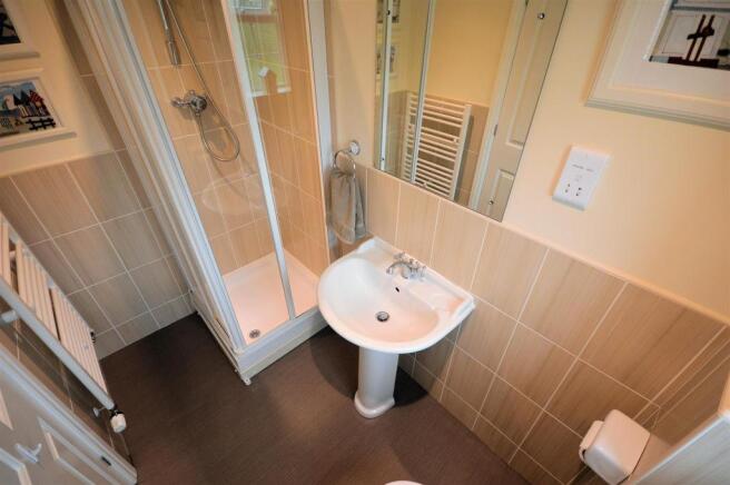 BED 2 ENSUITE.jpg