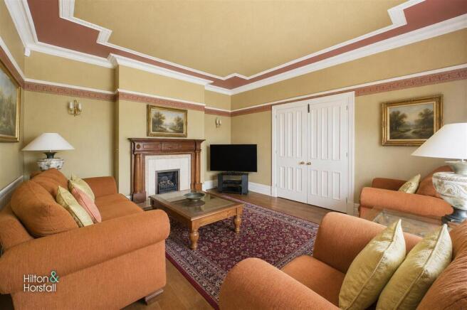 5 bed Detached for sale Image 5