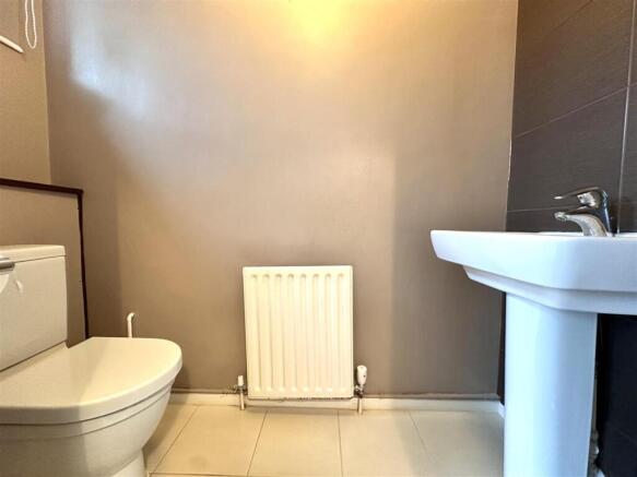 Ground Floor W.C 861