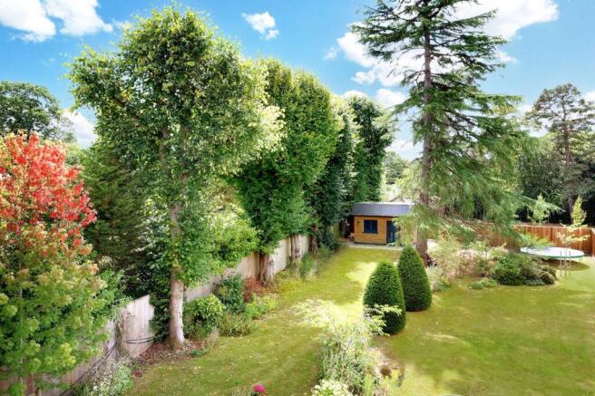 Grove Road, Beaconsfield, Buckinghamshire, HP9 photo 3