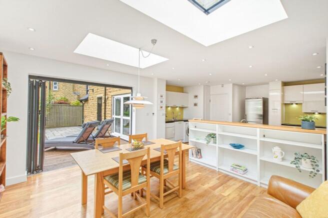 5 bed Detached for sale Image 4