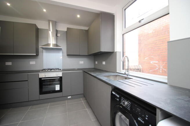 6 bed House Share to rent Image 6