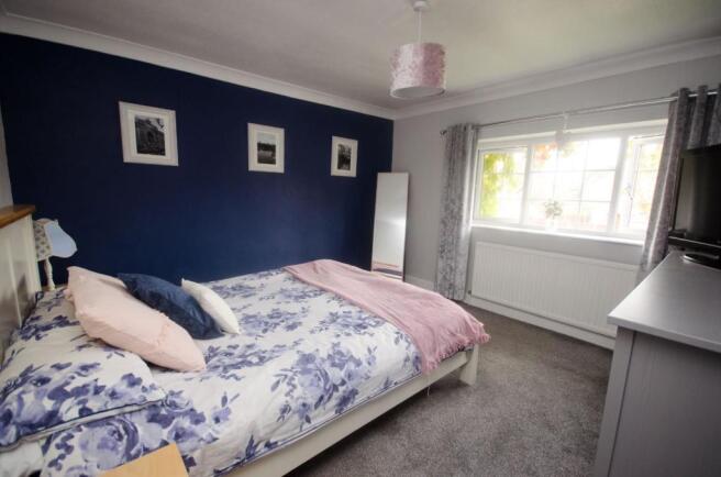 bed1.jpg