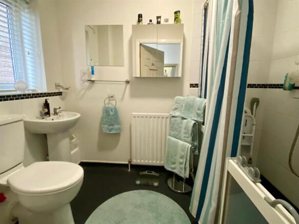 2 bed Semi-Detached Bungalow for sale Image 11