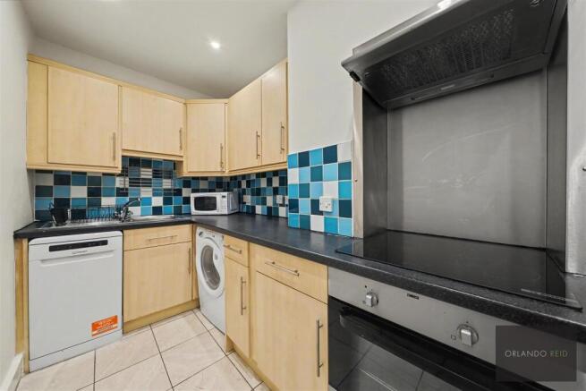 6A Clapham High Street SW4 7UT-8.jpg