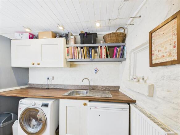 3 bed Terraced for sale Image 8