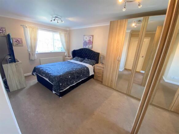 MAIN BEDROOM