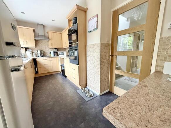 Kitchen2.jpg