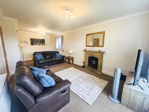 5 bed Detached for sale Image 5