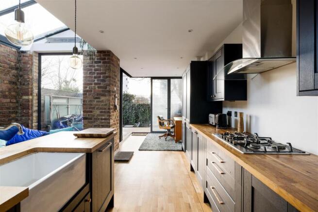 Hassett Road, N16