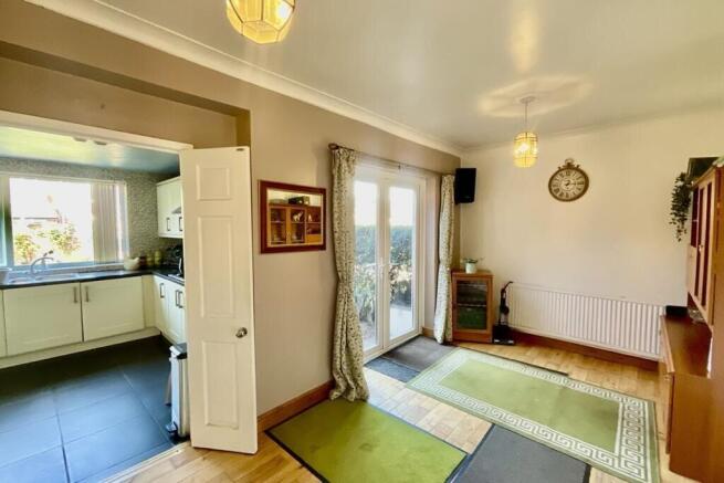 3 bed Semi-Detached to rent Image 7