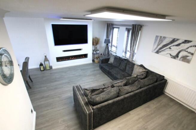 Lounge/Dining Room