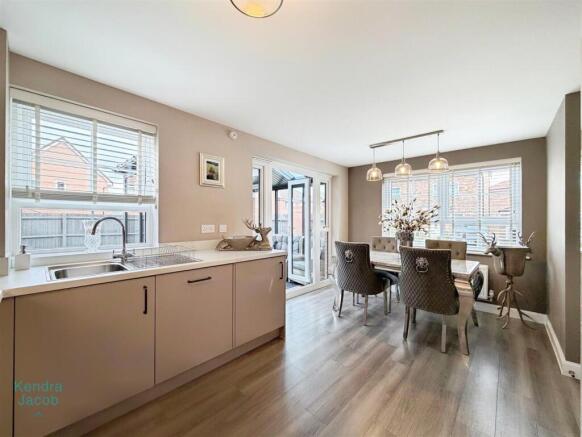 3 bed Detached for sale Image 8