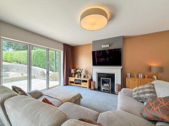 5 bed Detached for sale Image 8