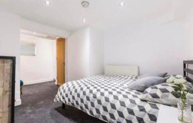 5 bed Terraced to rent Image 4