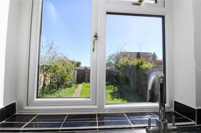 Oakwood Avenue, Leigh-on-Sea, Essex, SS9 photo 4