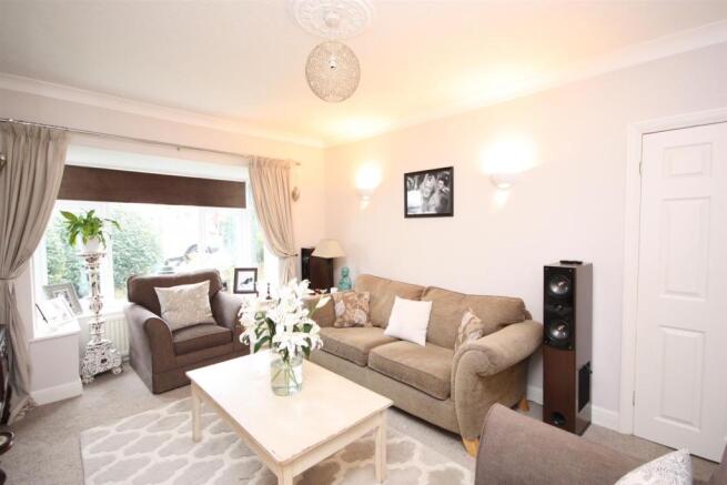 14 Hawkstone View - Lounge pt2.JPG