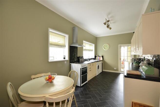 Kitchen/ Breakfast Room