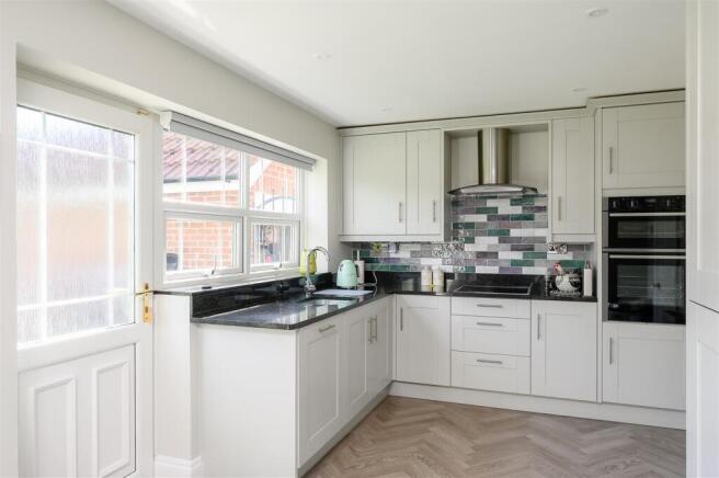 4 bed Detached for sale Image 6