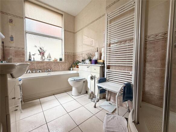 3 bed Apartment for sale Image 9