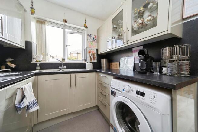 3 bed Semi-Detached for sale Image 8
