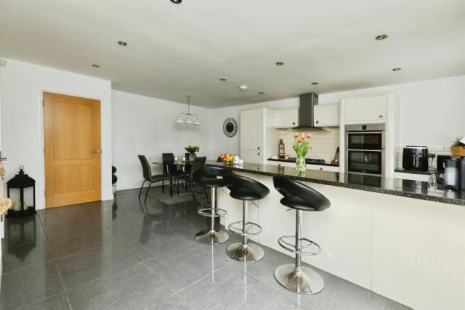 3 bed Semi-Detached for sale Image 8