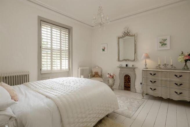 4 bed House for sale Image 12