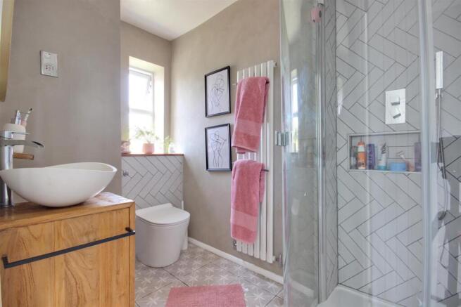 5 bed Detached for sale Image 10