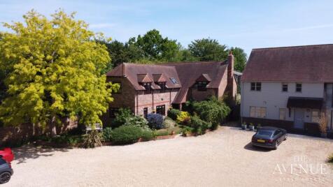 Spacious Family Home - Berrick, Oxfordshire