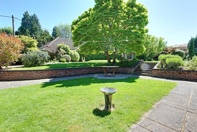 Patio 1.jpg