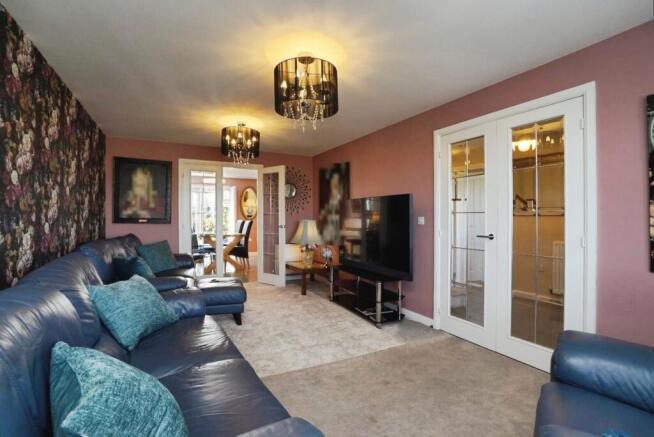 5 bed Detached for sale Image 9