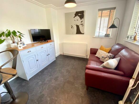 robin royd lane 28 snug.jpg
