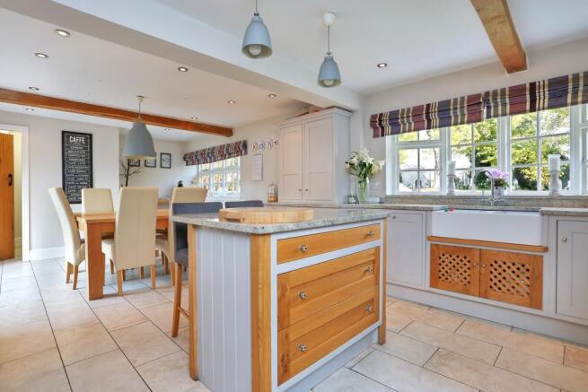 LIVING/DINING KITCHEN