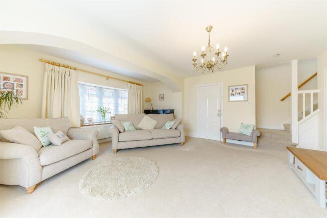 8341634-interior01.jpg