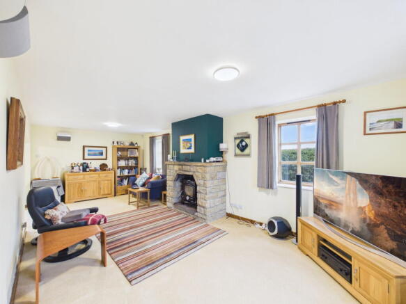4 bed Detached to rent Image 5