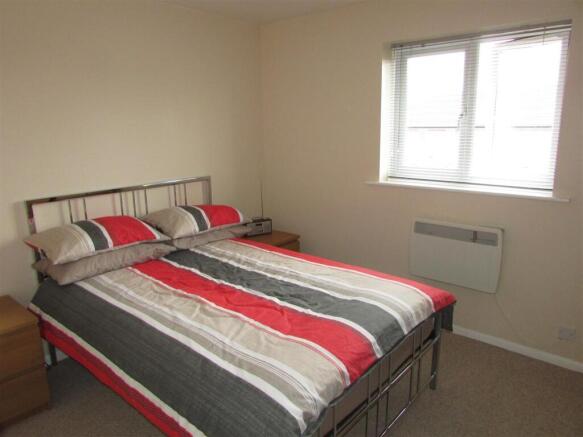 54 Chepstow Close 003.JPG
