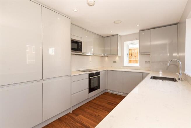2 Abbotts Way (10).jpg