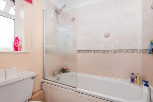 rightmove bathroom.jpg