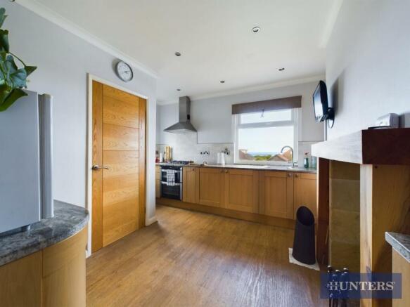 Kitchen 1.jpg