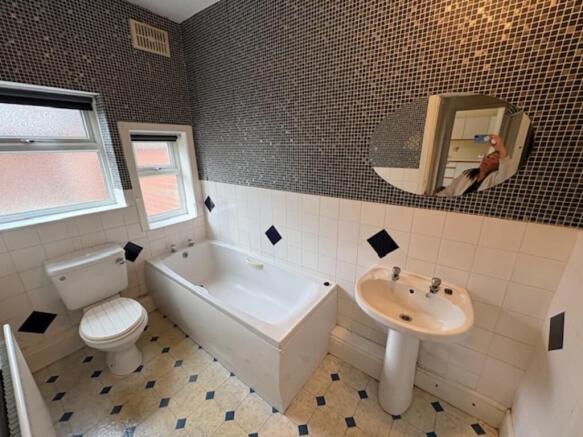 4 bed Terraced for sale Image 2