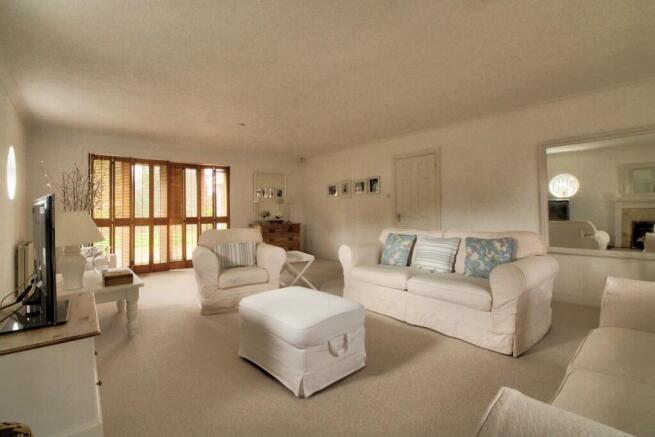 Spacious lounge