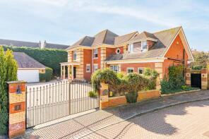 1 Maple Lodge, The Maples, Waltham Cross EN7 6ST