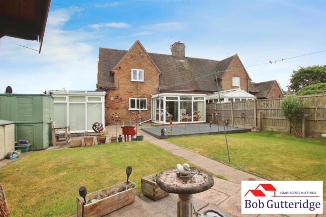 ENCLOSED REAR GARDEN