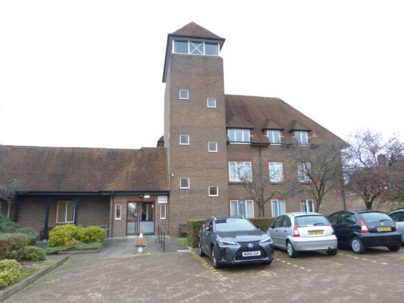 2 bed flat to rent Finchley Road, London NW11