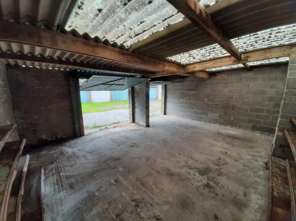 garage 2 30 Birkdale.jpg