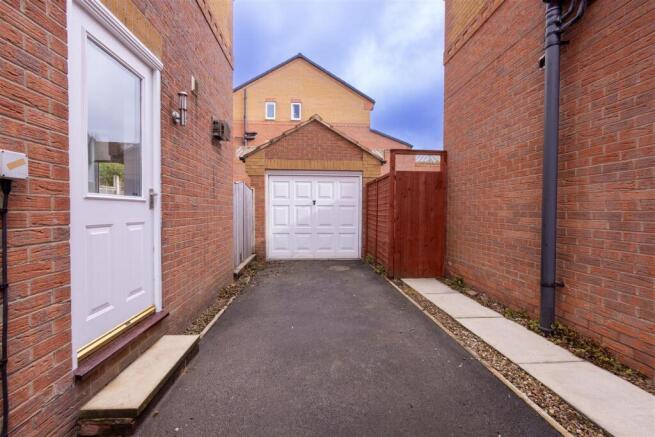 3 bed Semi-Detached to rent Image 10