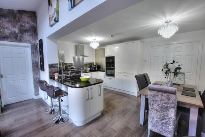 9. Kitchen: dining space